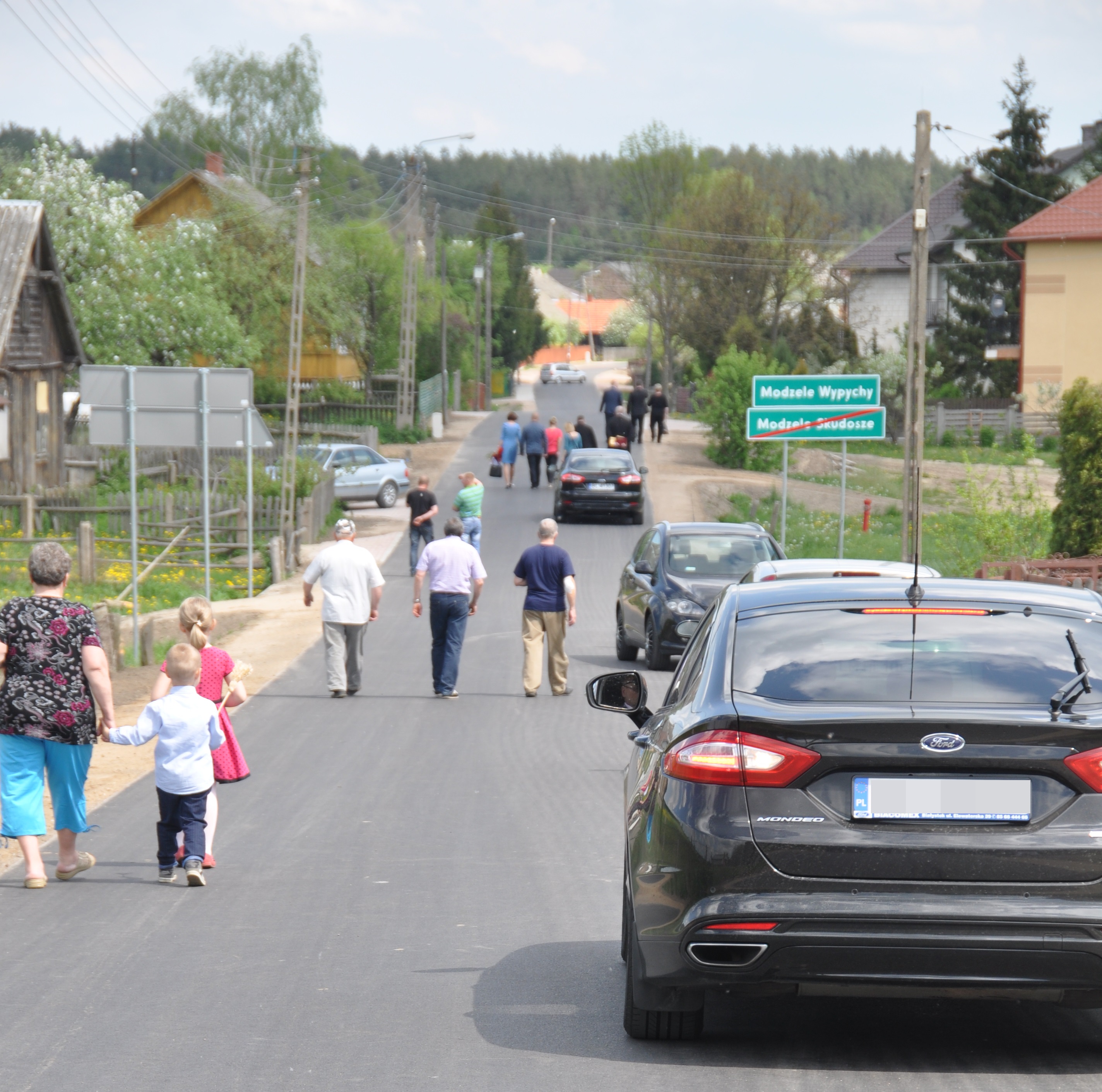 Zdjęcie do wiadomości Nowe i oświetlone drogi w trosce o bezpieczeństwo