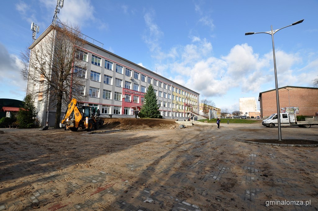 Zdjęcie do wiadomości Przed Urzędem Gminy Łomża będzie funkcjonalnie, bezpiecznie i ładnie