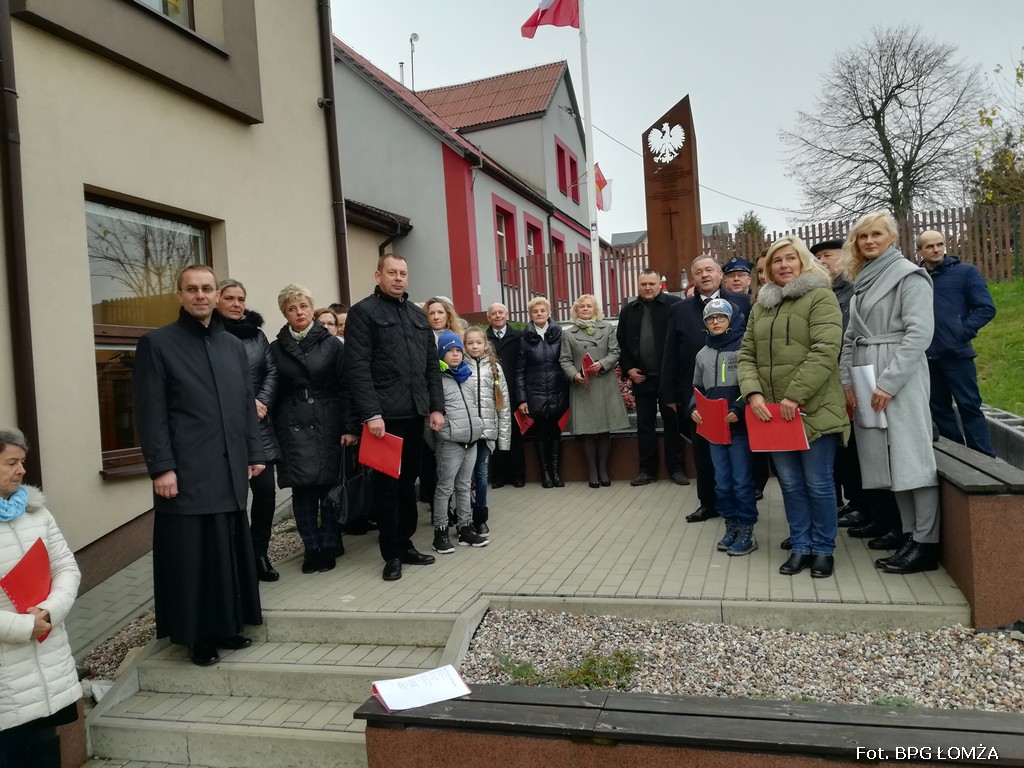 Zdjęcie do wiadomości Pieśnią i słowem oddano cześć Niepodległej w Bibliotece Gminy Łomża